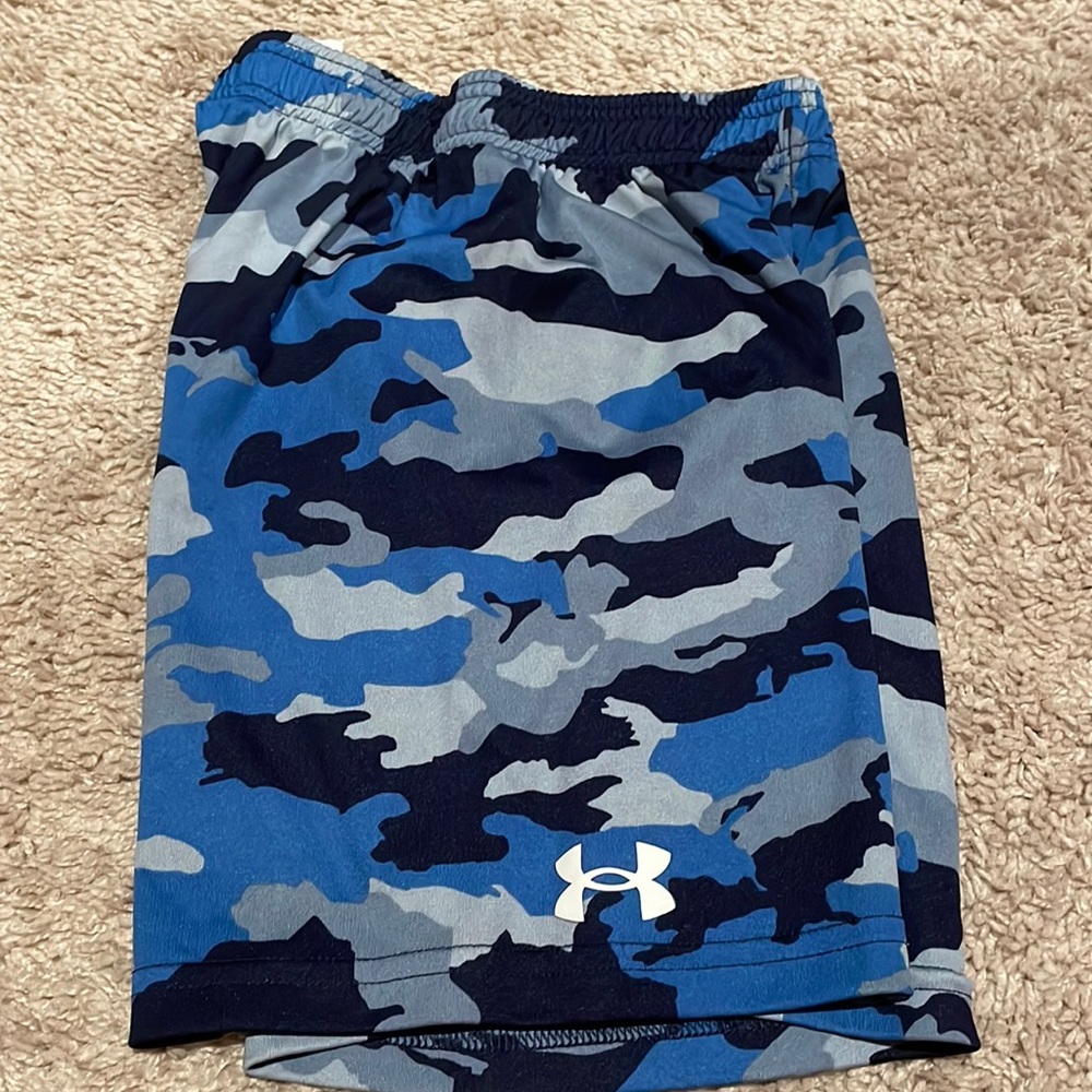 Under Armour boys size 7 shorts